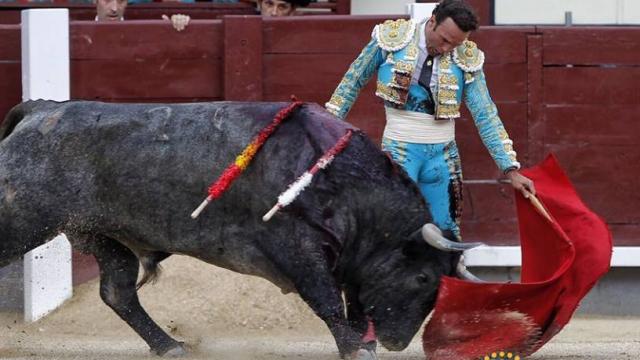 El desastre de Adolfo no puede con el zahorí Ferrera