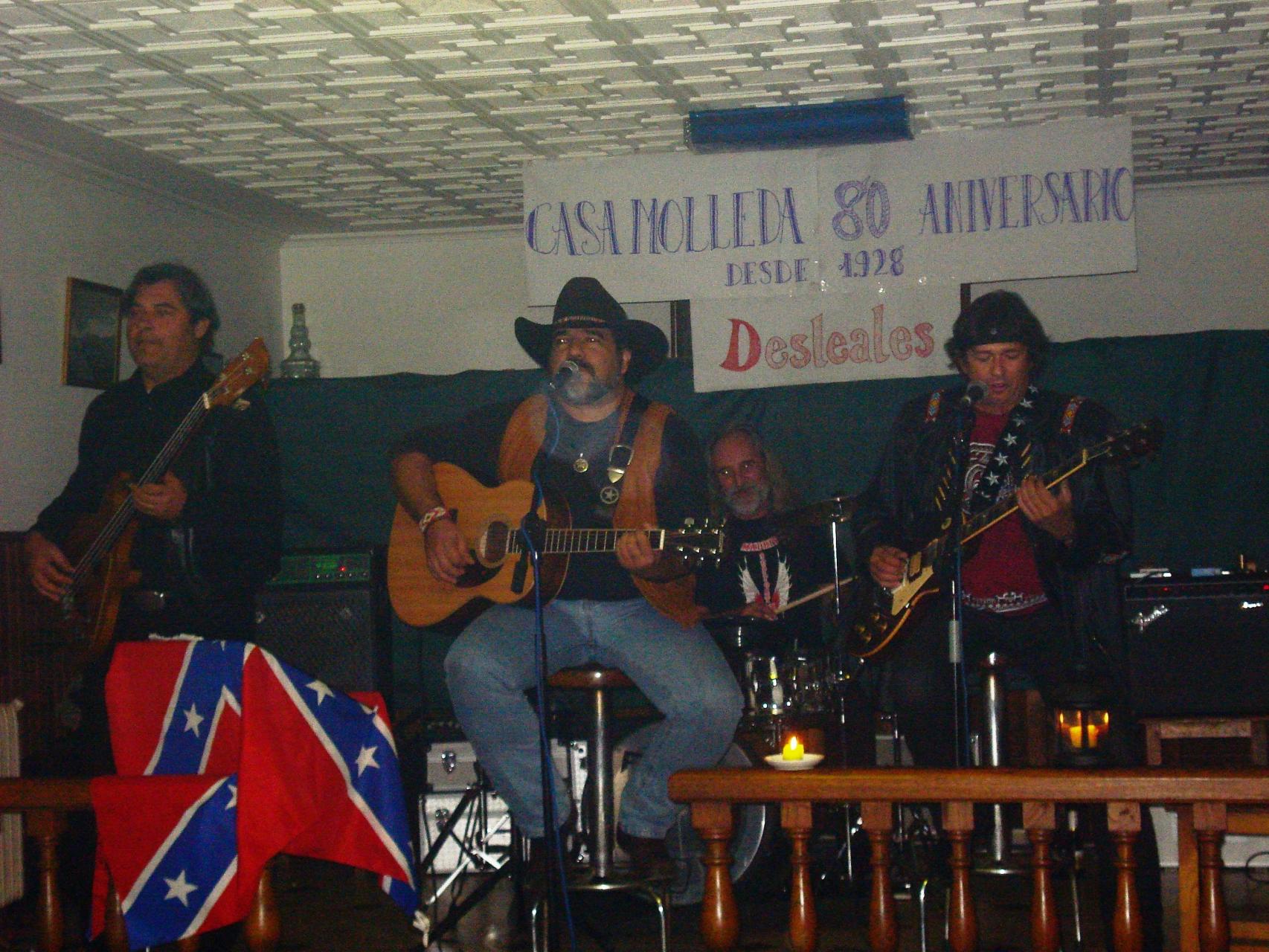 Los desleales en una de las actuaciones en Casa Molleda, en Pejanda (Cantabria).