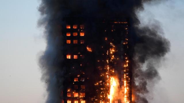 El edificio incendiado en londres tiene 24 plantas.