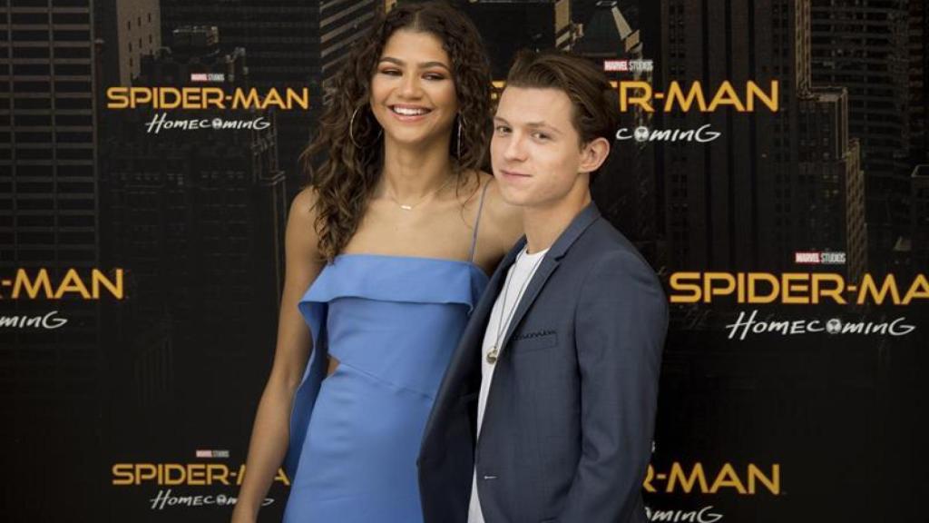 Tom Holland junto a su compañera de reparto, Zendaya.