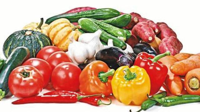 Los expertos recomiendan consumir cinco frutas y verduras al día.