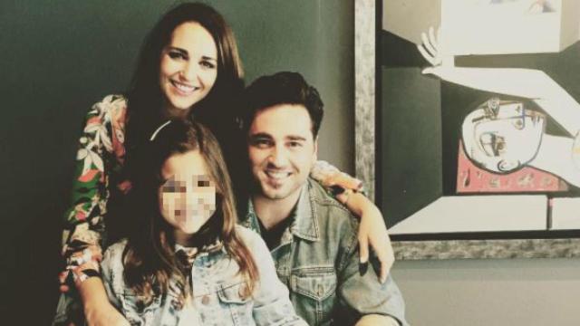 El cantante y la actriz han compartido esta foto con su hija en sus redes sociales.
