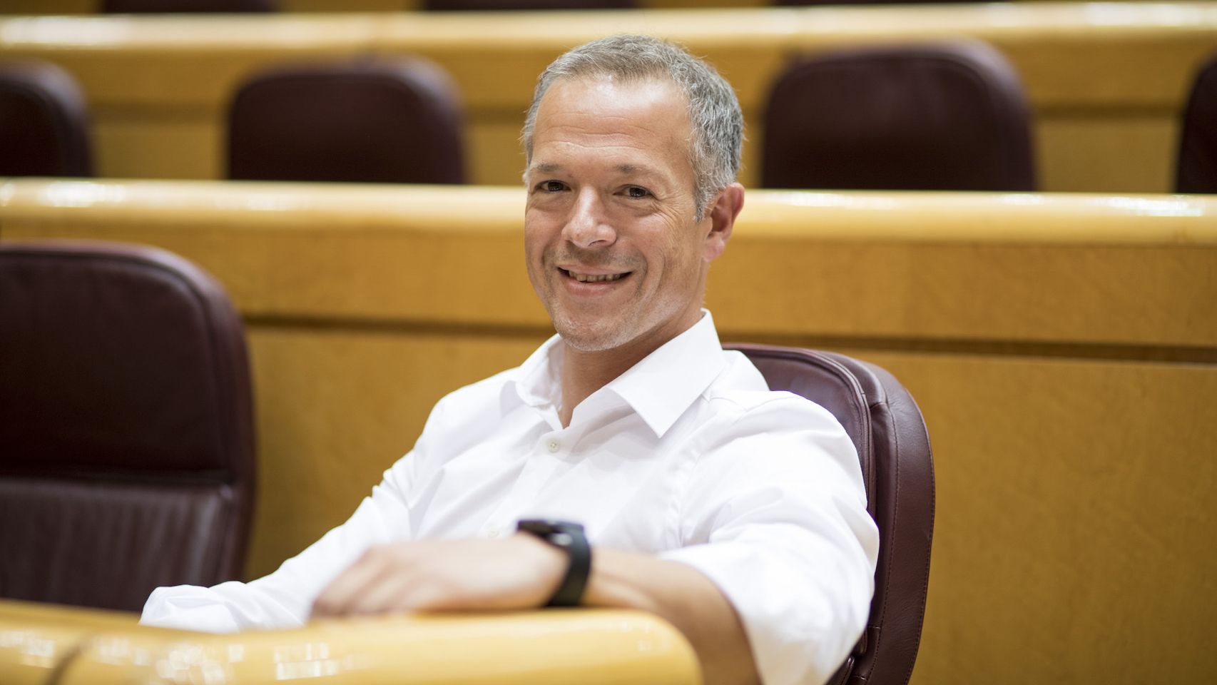Ander Gil, en el escaño del portavoz del PSOE en el Congreso que ocupa desde este martes.
