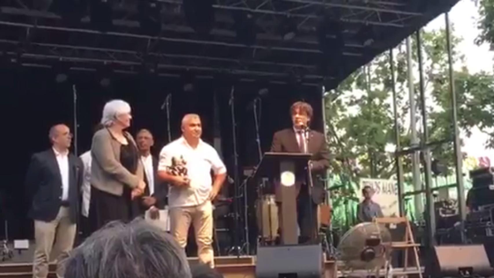 TV3 censura los abucheos a Puigdemont en Badalona