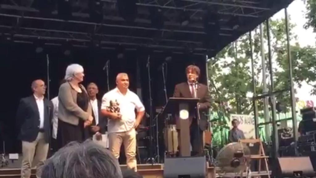 TV3 censura los abucheos a Puigdemont en Badalona