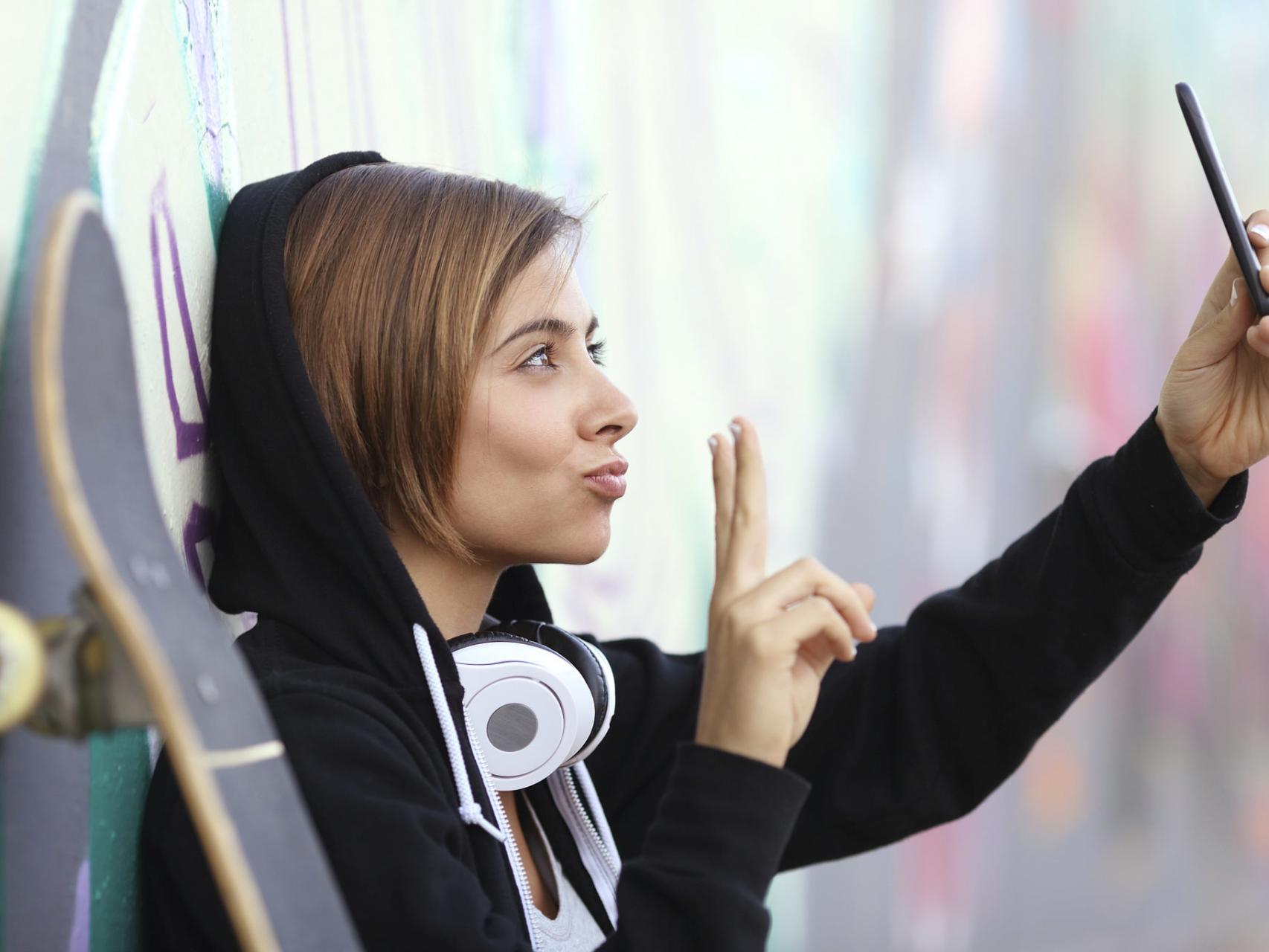 Su dependencia del móvil se debe a su necesidad de estímulo.