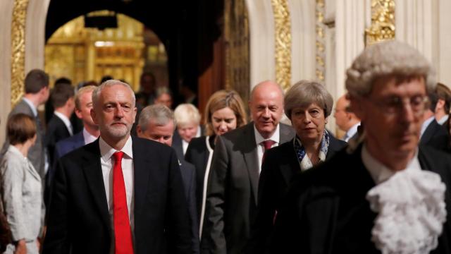 Corbyn es republicano pero promete no abolir la monarquía.