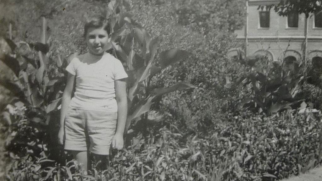 Vicente Patón en el convento de las Damas Apostólicas, a finales de los años cincuenta.