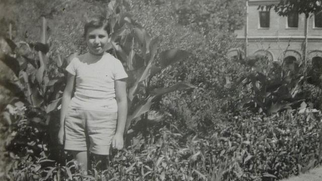 Vicente Patón en el convento de las Damas Apostólicas, a finales de los años cincuenta.