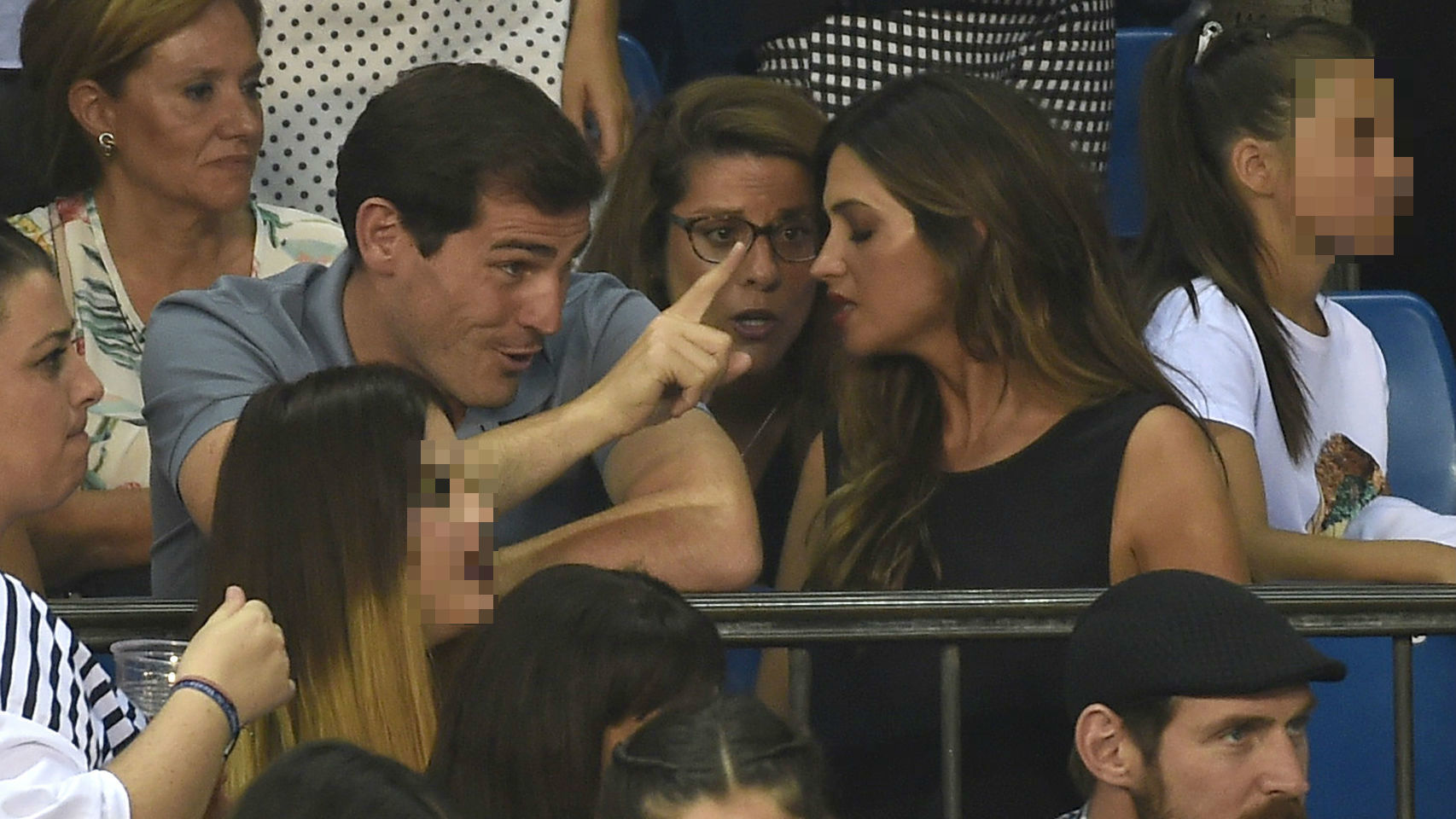 Cifuentes, Carbonero y Albert Rivera disfrutan del concierto de Alejandro Sanz en Madrid
