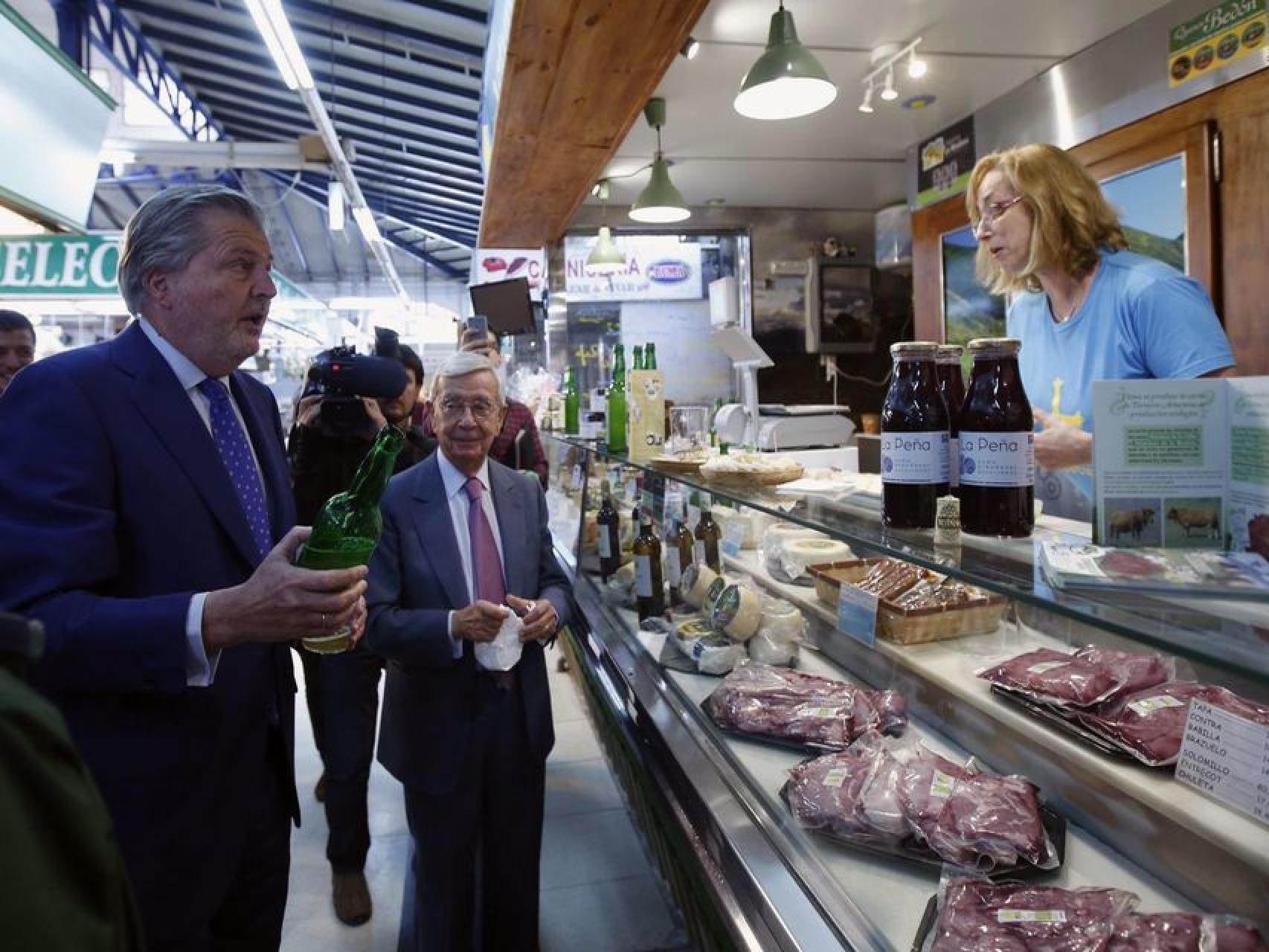 El ministro en plena promoción de las tapas como Patrimonio Cultural Inmaterial.