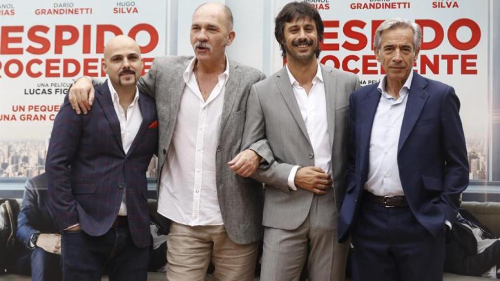 Imano Arias junto al equipo de la película.