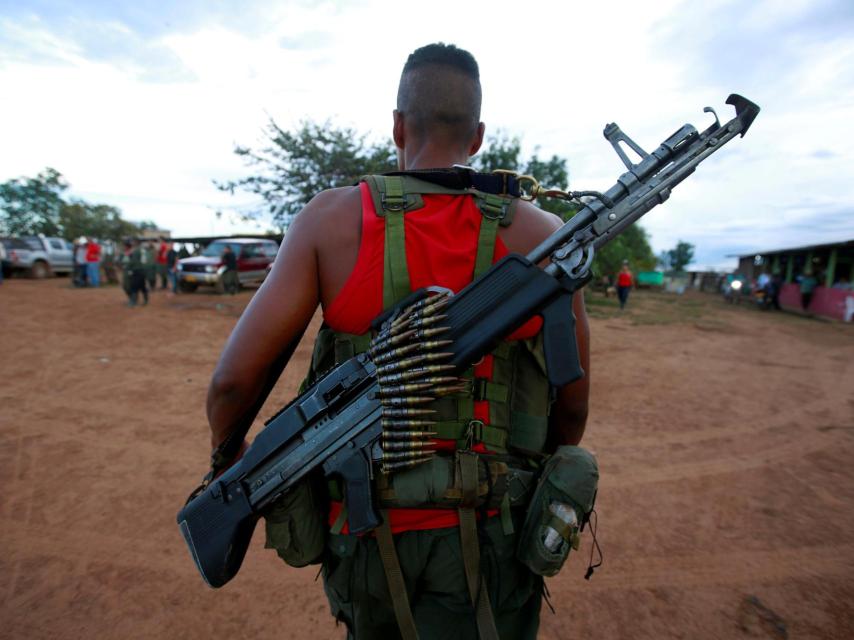 Un miembro de las FARC en Yari Plains, Colombia