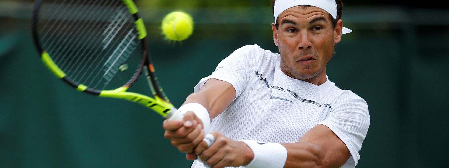 Nadal, durante un partido de exhibición ante Berdych antes de Wimbledon.