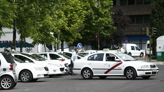 El intrusismo en el sector del taxi no para, ahora llegan los chinos.