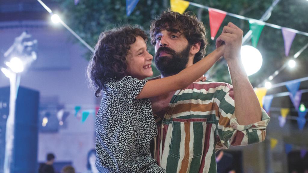 Fotograma de la película. Frida con su tío.