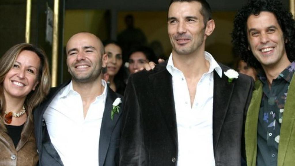 Trinidad Jiménez y Pedro Zerolo en la boda de Jesús Vázquez y Roberto Cortés.