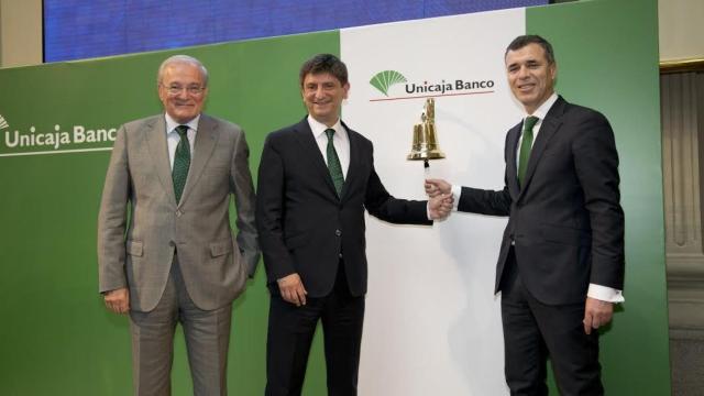 Los responsables de Unicaja, en el acto de toque de campana de la salida a bolsa de la entidad.