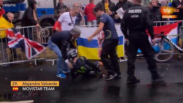 Momento de la caída de Alejandro Valverde.