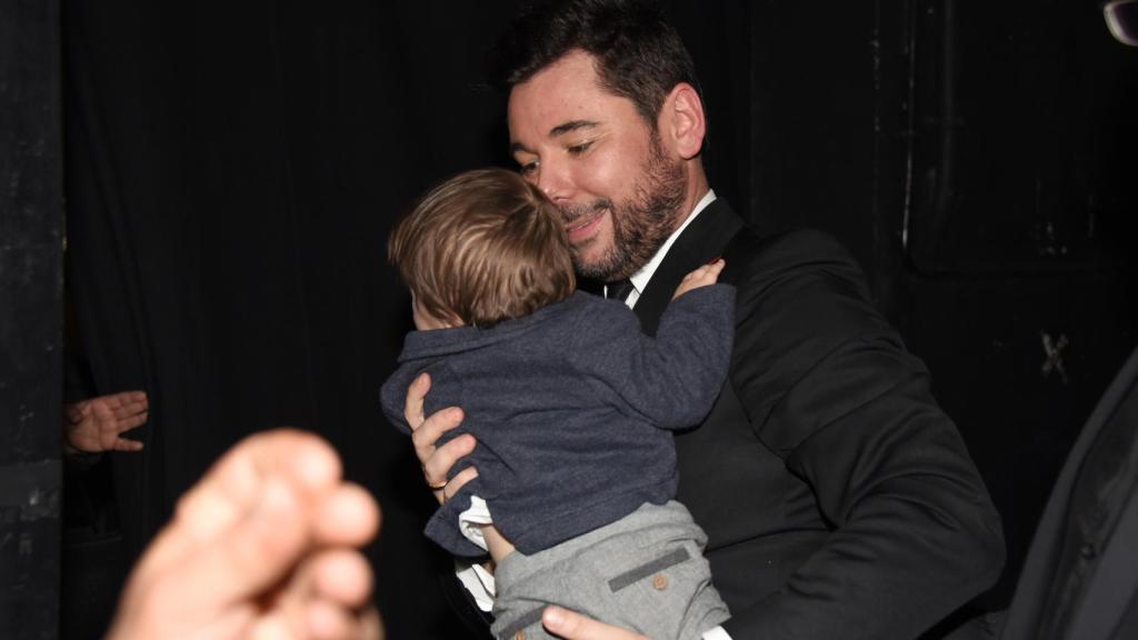 Miguel Poveda y su hijo Andrés en un acto en Barcelona.