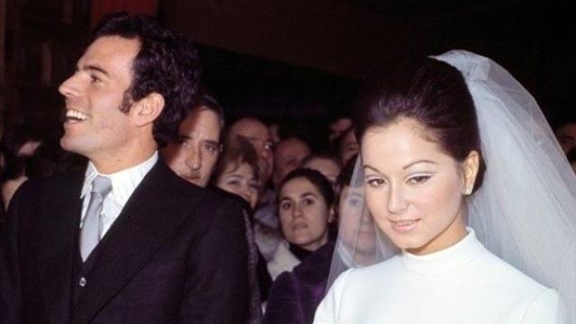 Julio Iglesias e Isabel Preysler el día de su boda, 1971.