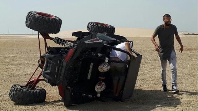 Piqué, tras el accidente en el que afortunadamente salió ileso.