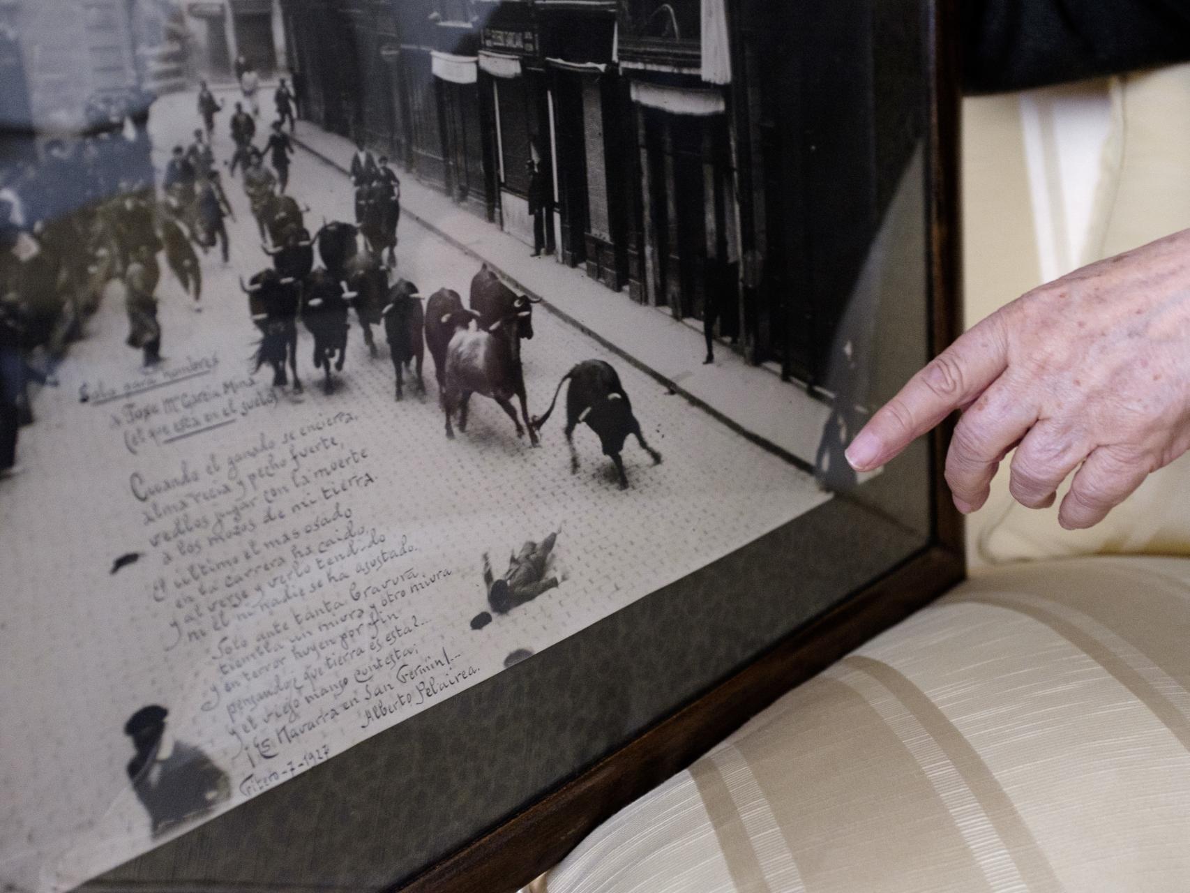 José María García-Mina, hijo del primer icono de San Fermín, lo señala en el suelo