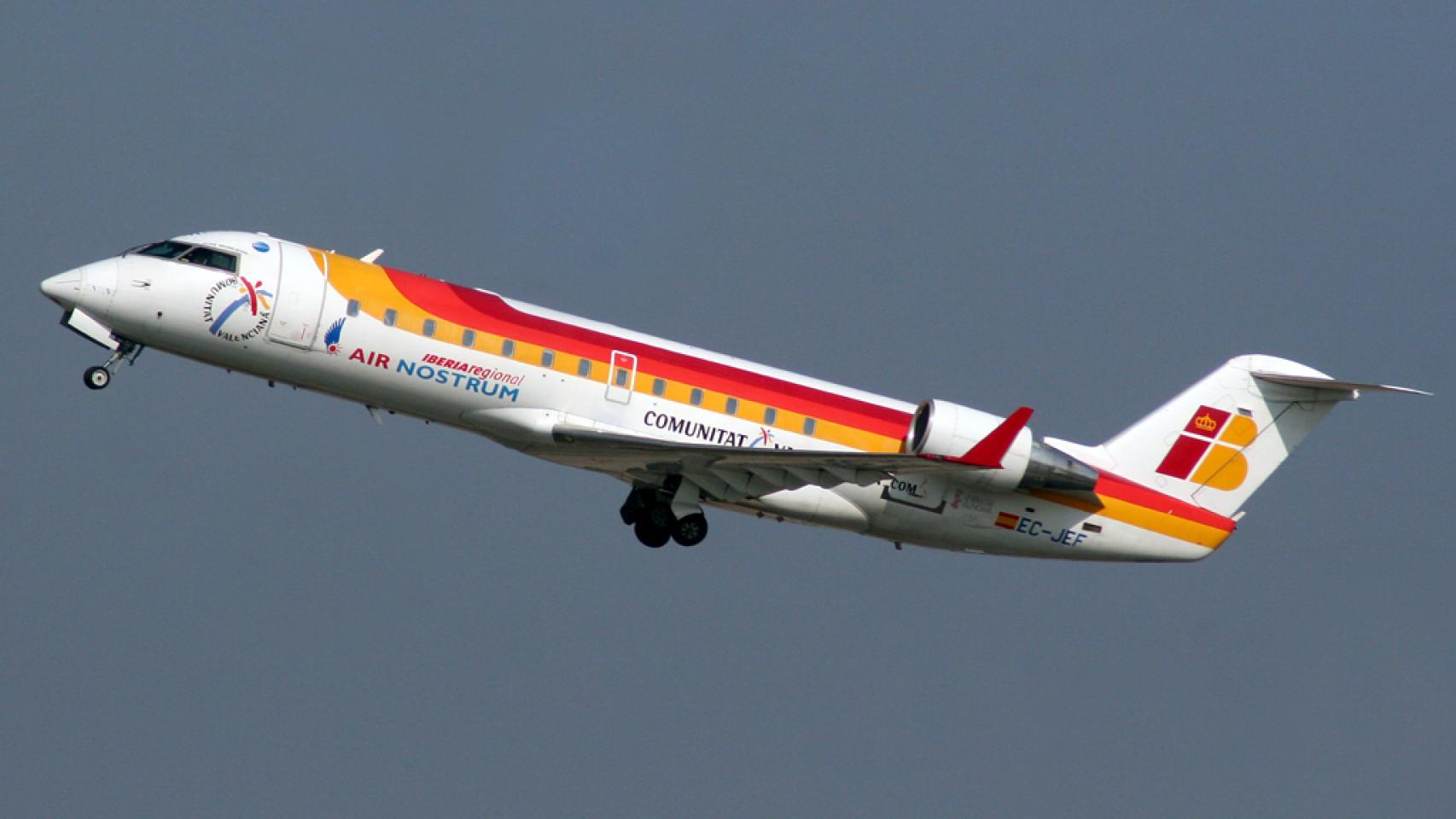 Un Bombardier CRJ200 de la compañía AirNostrum