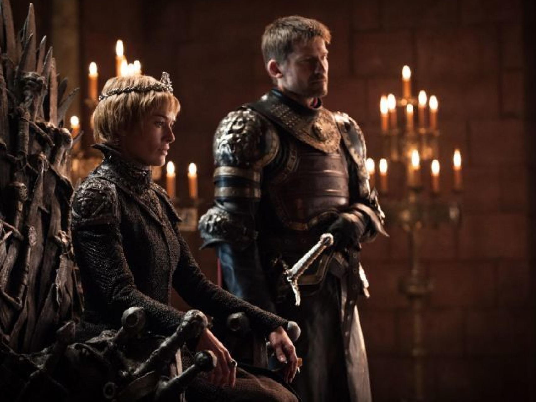 Cersei ostenta el Trono de Hierro.