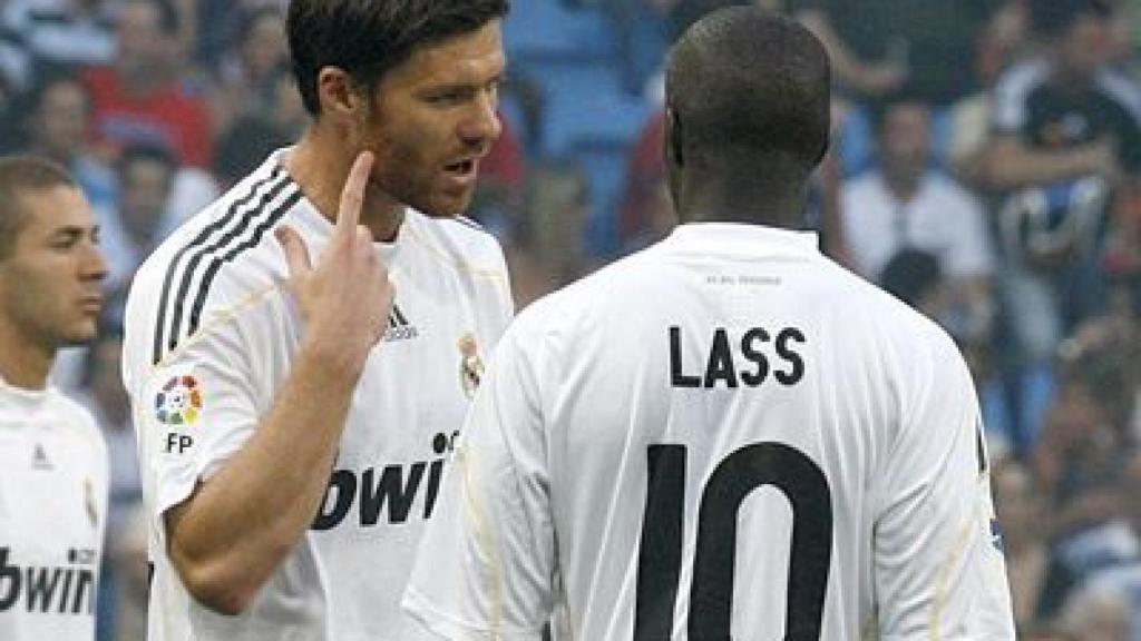 Lass Diarra, junto a Xabi Alonso, en su etapa en el Madrid.