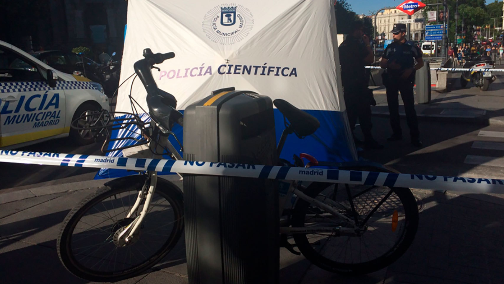 La policía científica en el lugar del accidente.