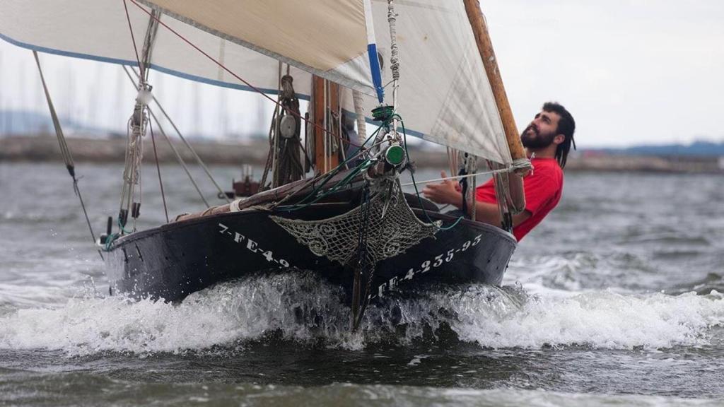 En Galicia hay una veintena de carpinterías dedicadas a crear barcos.