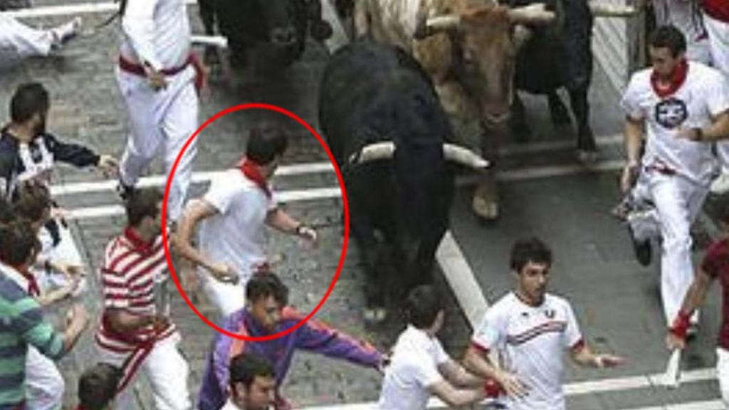 Luis, en el círculo, logró su mejor carrera en el encierro del pasado martes.