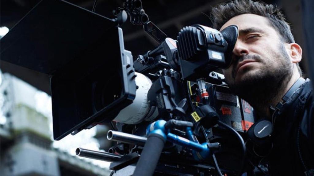 El director español, Juan Antonio Bayona, durante un rodaje.