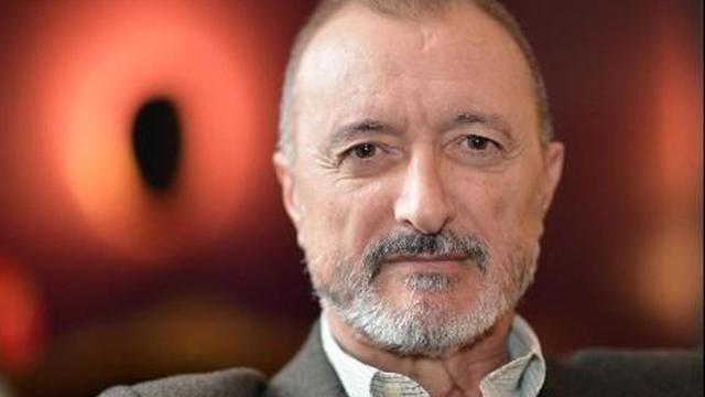 Pérez-Reverte anunció el cambio en Twitter.