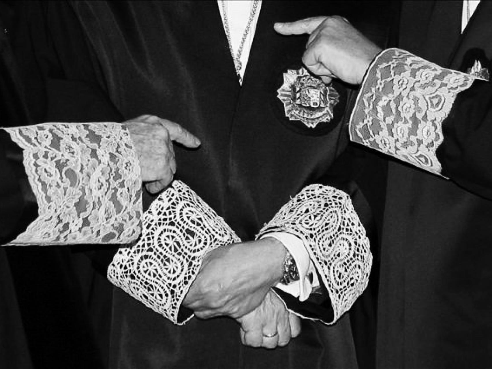 Varios magistrados conversan