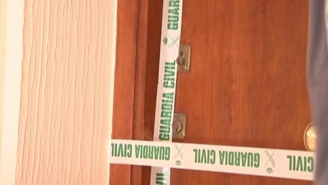 La puerta forzada por el ladrón que encontró el cadáver momificado de Miguel Valdueza.