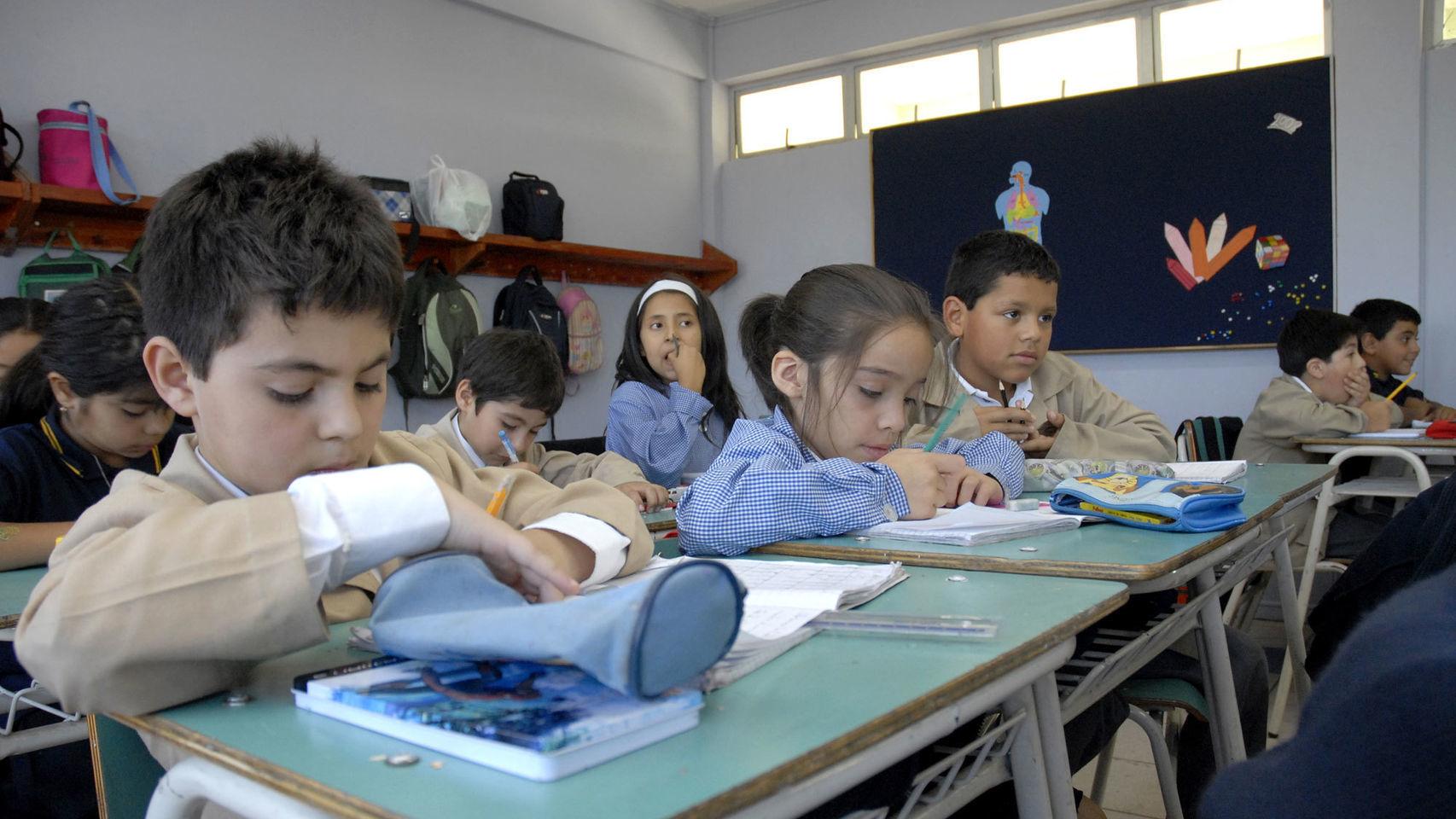 Un grupo de niños en clase.
