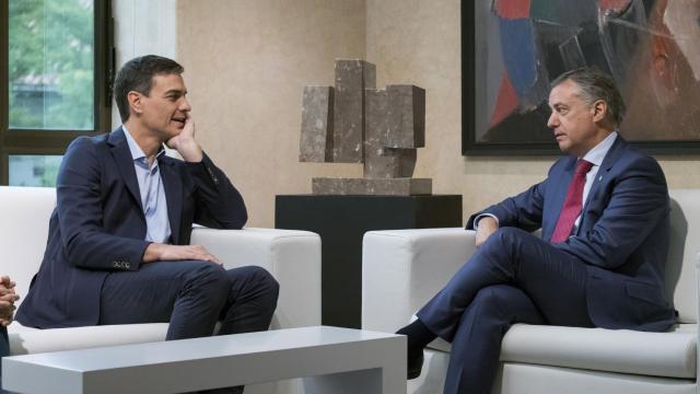 Pedro Sánchez, reunido en Vitoria con el 'lehendakari' Iñigo Urkullu.