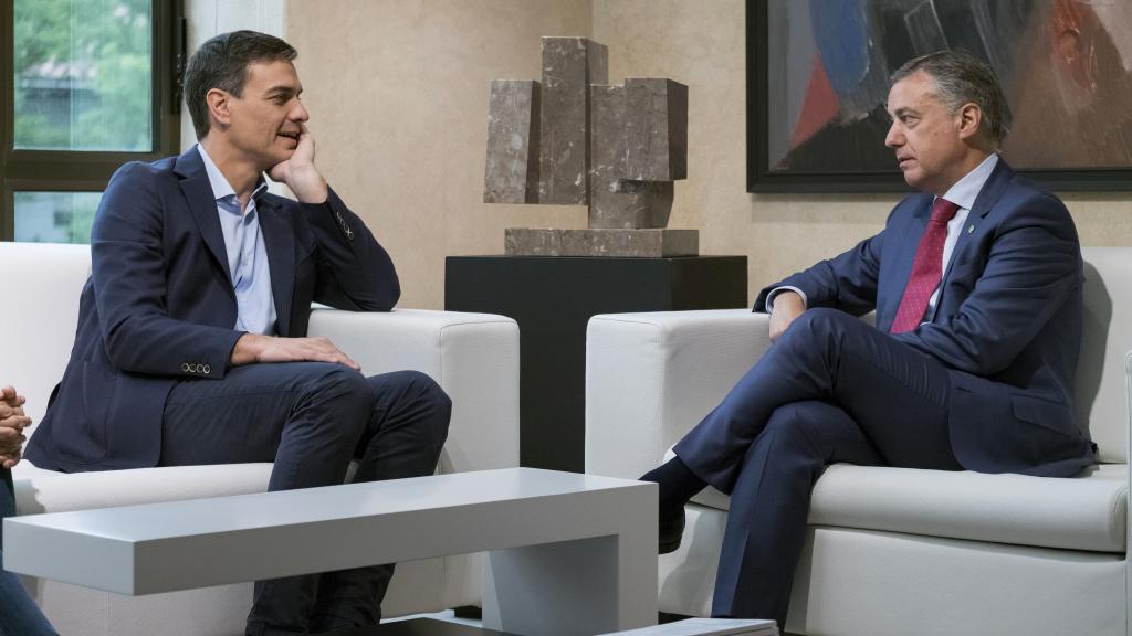 Pedro Sánchez, reunido en Vitoria con el 'lehendakari' Iñigo Urkullu.