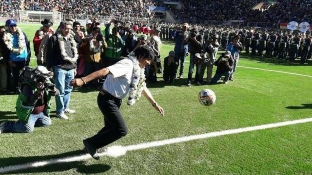 Evo Morales, a punto de fusilar a dos militares