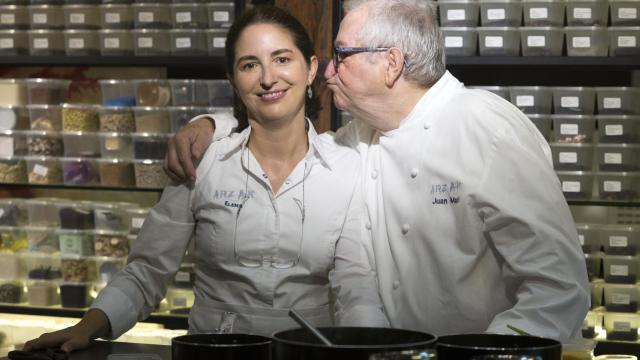 Elena Arzak con su padre, José Mari.