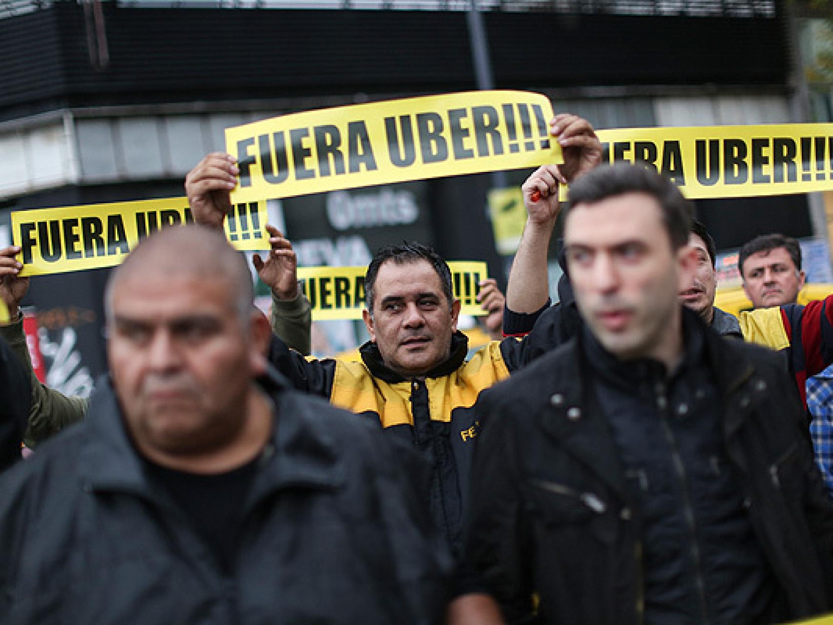 Las movilizaciones de taxistas en contra de Uber han sido numerosas en los últimos años.