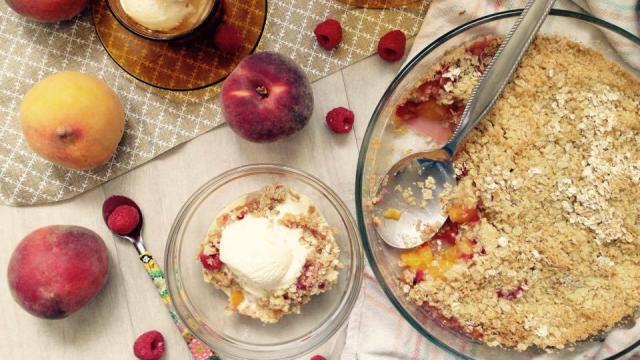 crumble de melocoton y frambuesa