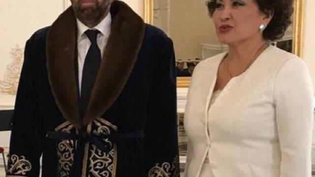 Nicolas Cage con la primera dama de Kazajistán