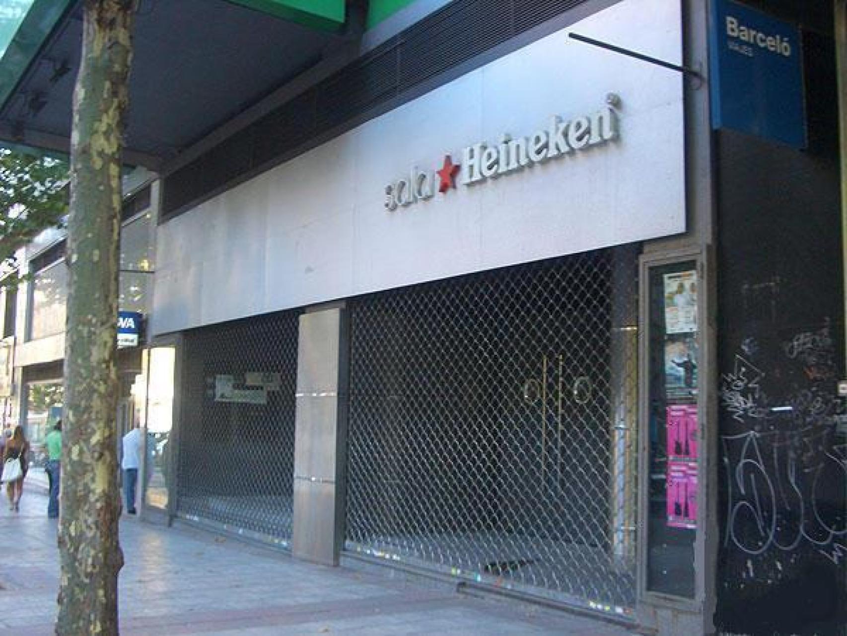 La fachada de la Sala Arena cuando se llamó Sala Heineken, también Sala Marco Aldany.
