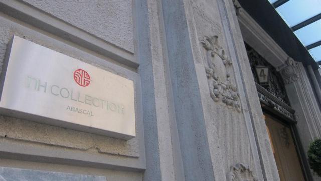 Fachada de un hotel de NH.