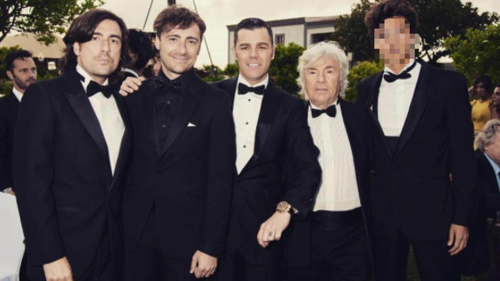 Ángel Nieto junto a sus tres hijos y su sobrino, Fonsi Nieto.