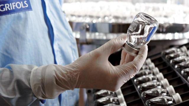 Vista de un laboratorio de Grifols, en imagen de archivo.