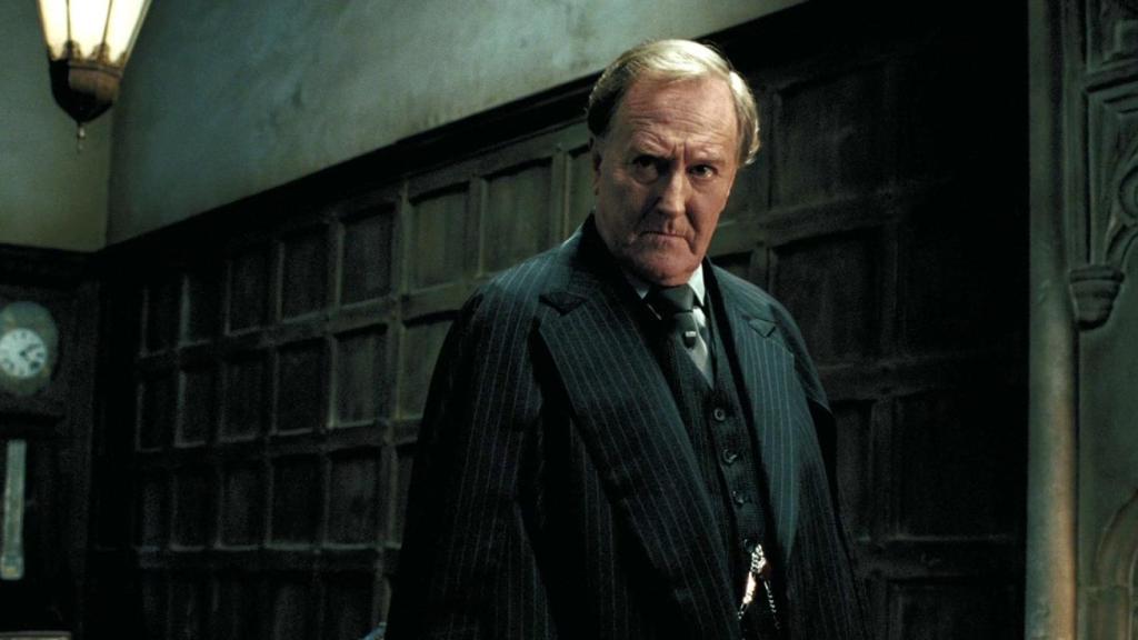 Robert Hardy en su personaje de Harry Potter.